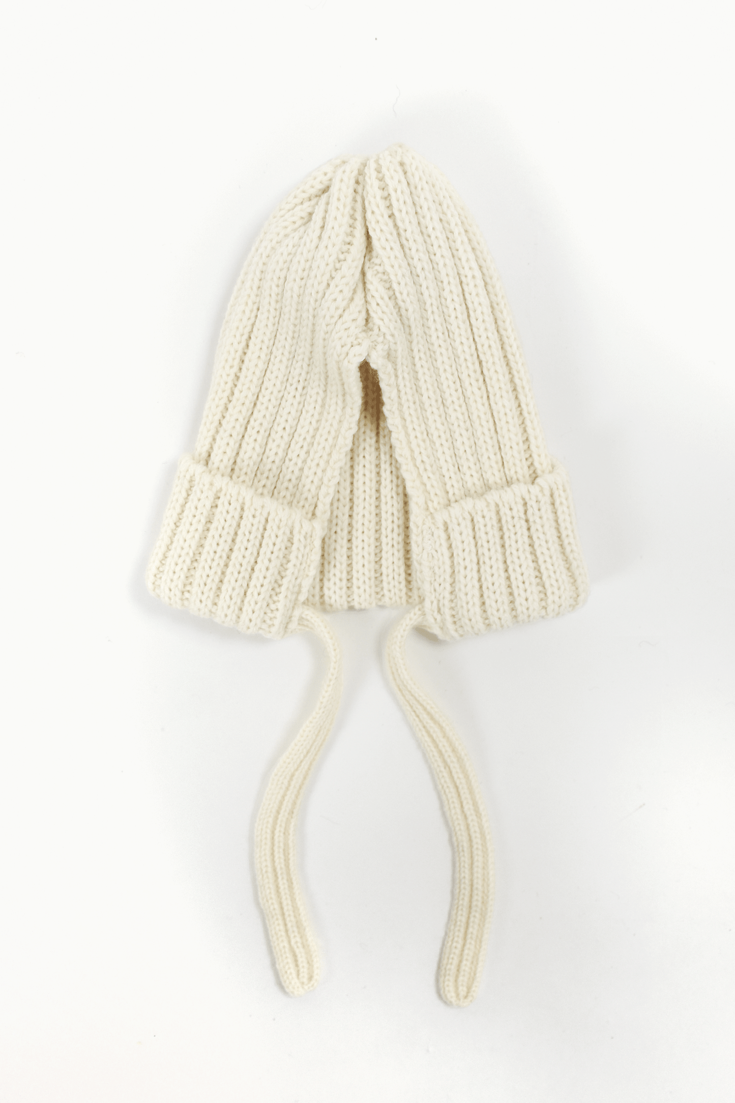 Bonnet with 23cm Tassles