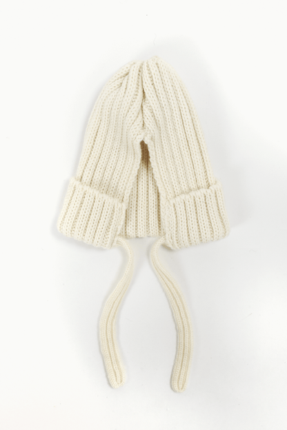 Bonnet with 23cm Tassles