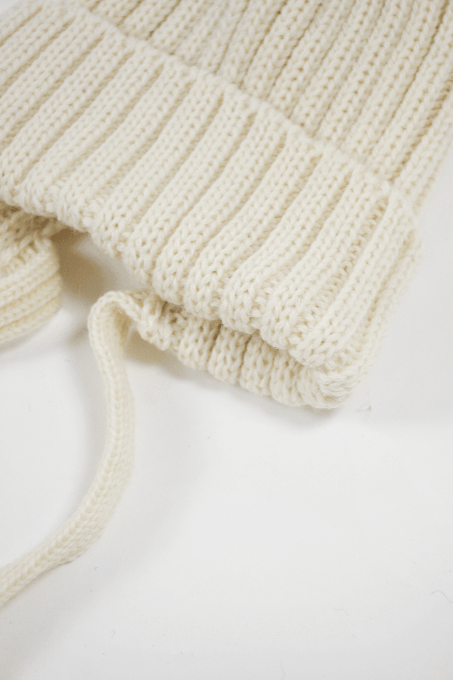 Bonnet with 23cm Tassles