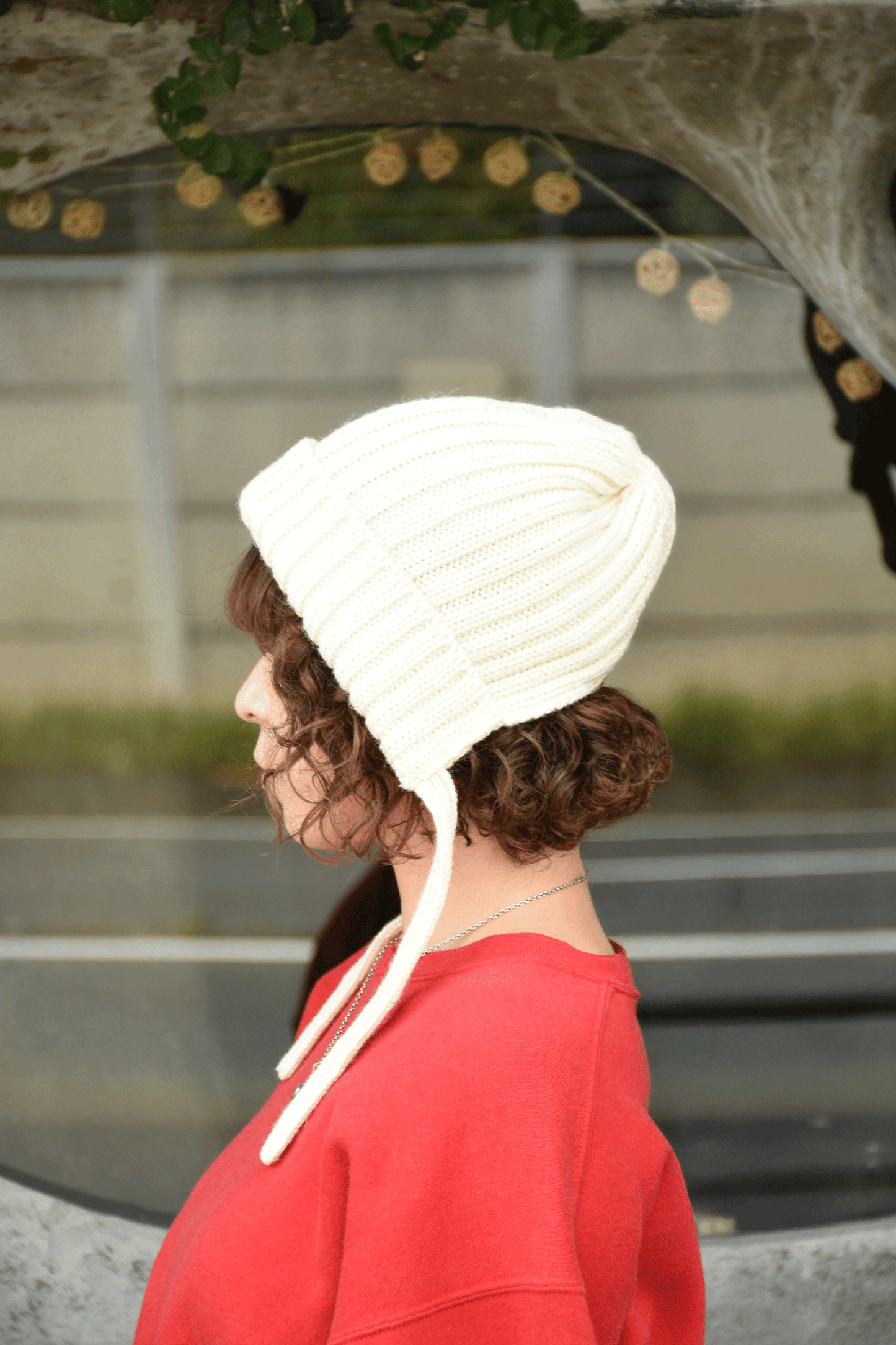 Bonnet with 23cm Tassles