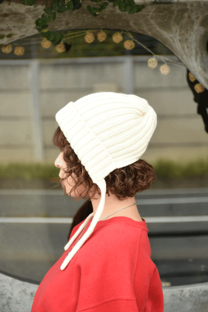 Bonnet with 23cm Tassles